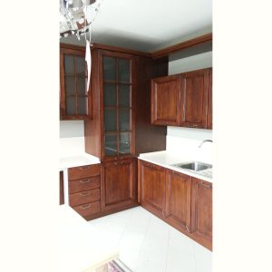 Cucina classica con dispensa ad angolo - immagine 8